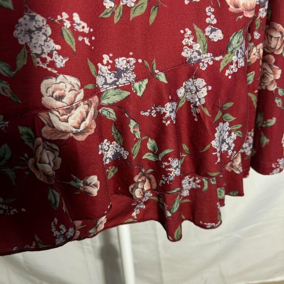 Suzanne Betro Flowered Blouse with ruffled bottom and wide sleeve - Picture 2 of 5